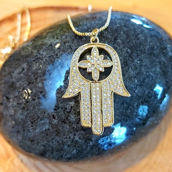 Mandala gold plated Hamsa necklace - Picture 1 of 3